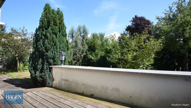 Großes Grundstück mit vermietbarem Haus