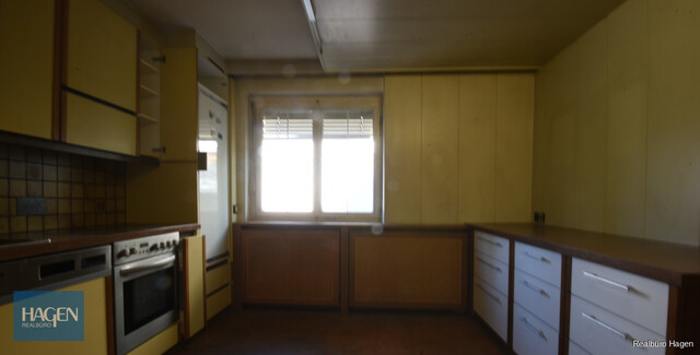 Großes Grundstück mit vermietbarem Haus