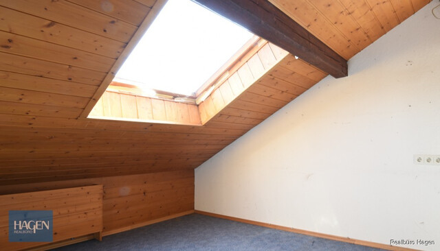 Großes Grundstück mit vermietbarem Haus