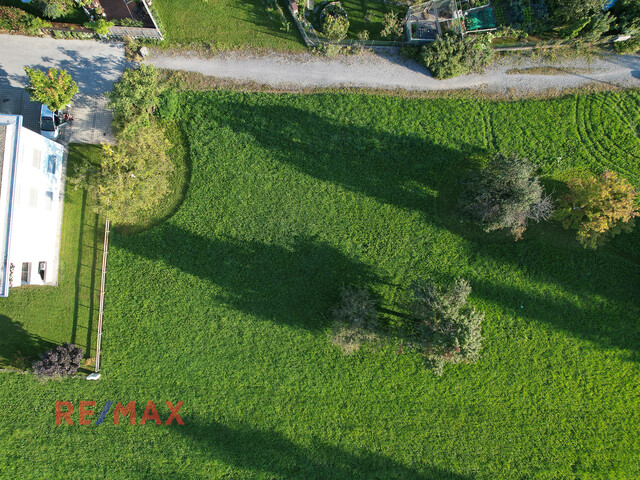 Traumhaftes sonniges Grundstück in Seenähe