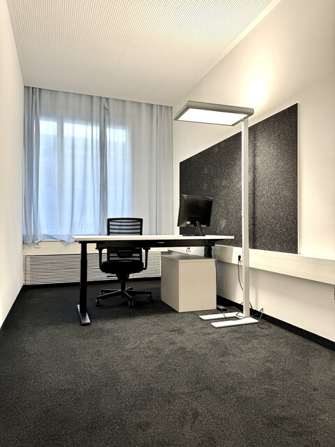 Schönes neu saniertes Büro mit Gemeinschaftsküche!