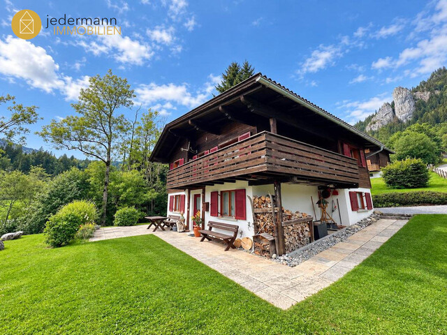 DORNBIRN EBNIT: URIGES FERIENWOHNHAUS IN TRAUMHAFTER BERGLAGE
