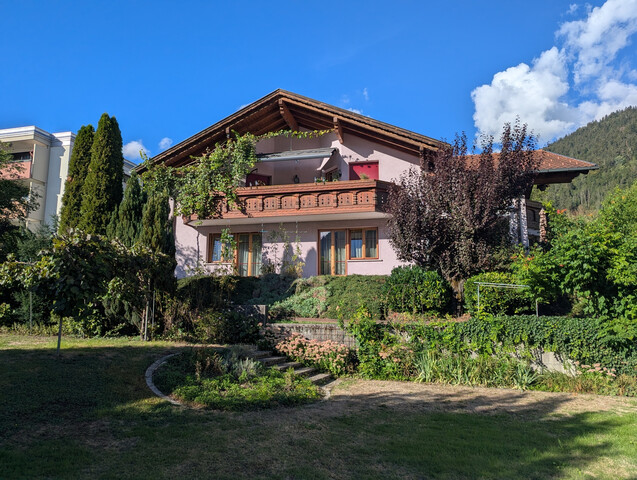 Großes Zweifamilienhaus in bester Lage im Obdorf