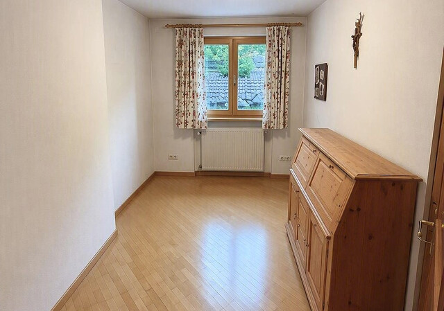 Großes Zweifamilienhaus in bester Lage im Obdorf