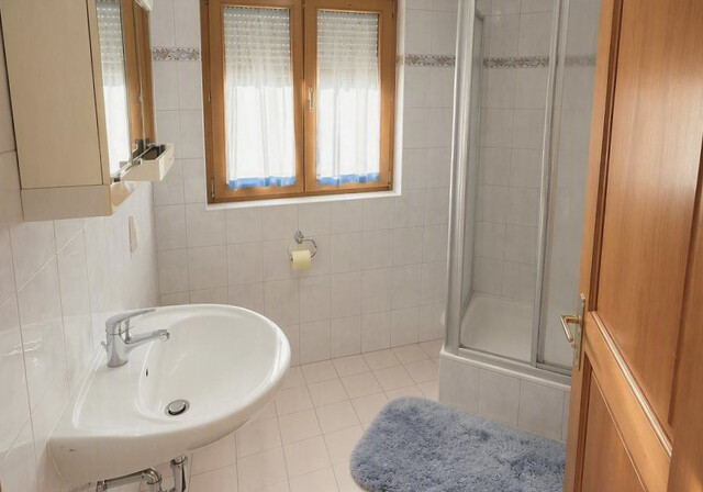 Großes Zweifamilienhaus in bester Lage im Obdorf