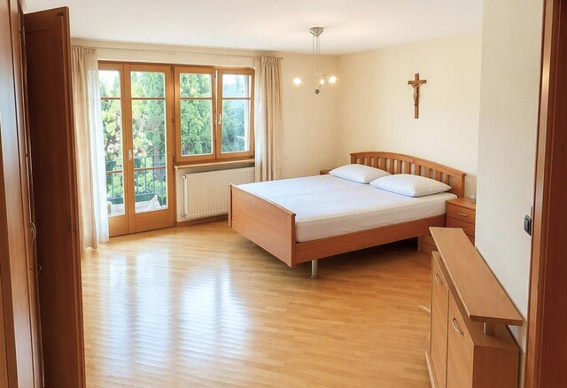 Großes Zweifamilienhaus in bester Lage im Obdorf