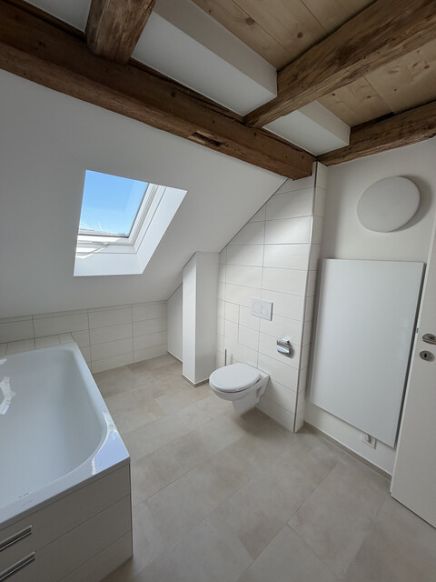 Neue Dachgeschosswohnung mit Charme in Dreiparteienhaus in Feldkirch/ Nofels