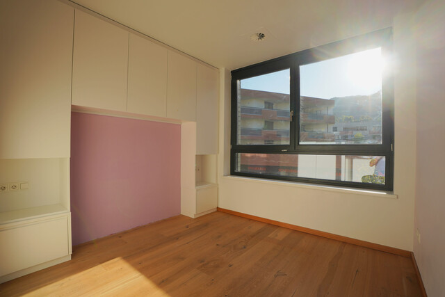 Garnmarkt: Moderne 3-Zimmer-Wohnung, hochwertige Teilmöblierung