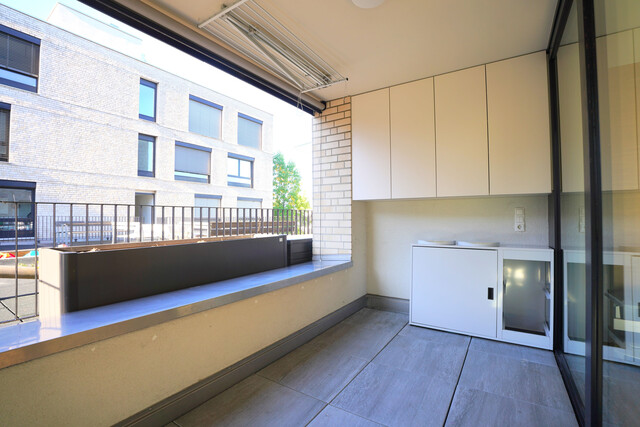 Garnmarkt: Moderne 3-Zimmer-Wohnung, hochwertige Teilmöblierung