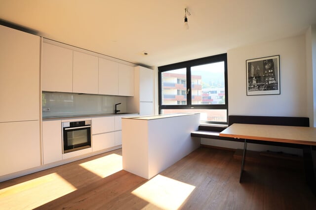 Garnmarkt: Moderne 3-Zimmer-Wohnung, hochwertige Teilmöblierung