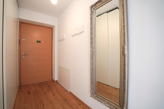 Garnmarkt: Moderne 3-Zimmer-Wohnung, hochwertige Teilmöblierung