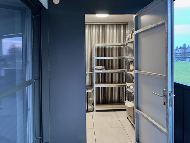 3 Zimmer Gartenwohnung Süd-West orientiert . SEEnahes FREIstehendes DREIgeschoßiges Wohngebäude  Angrenzend an Weingärten. In Sackgasse. T2