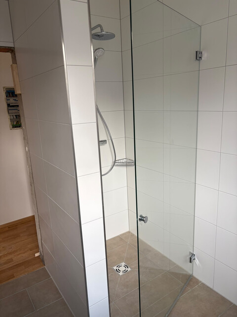 DREIZIMMERGARTENWOHNUNG mit Garage, 4 Stellplätzen, 16 m² Terrasse, 120 m² Garten und Abstellraum