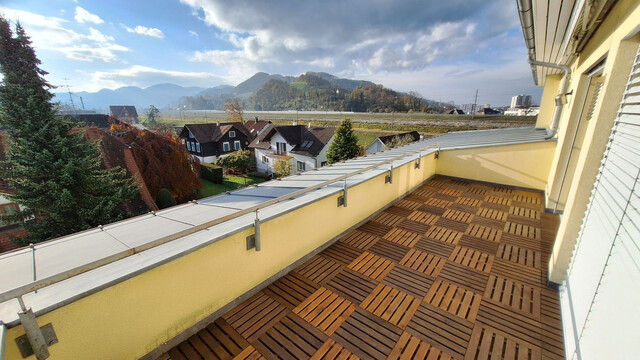 Helle 2-Zimmer-Wohnung mit großer Dachterrasse 