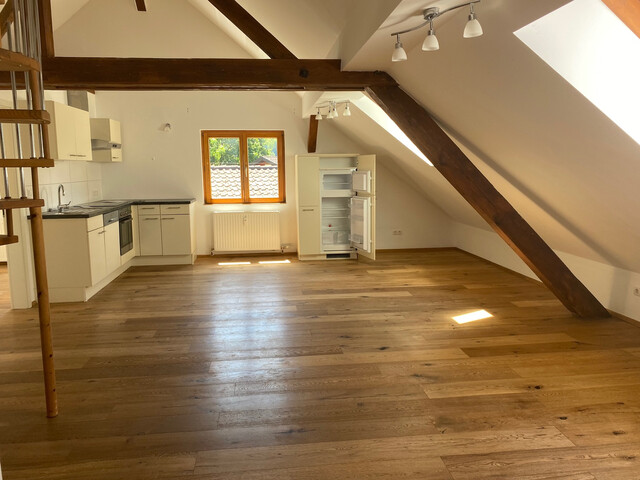 Privatvermietung: Liebevolle 4,5-Zimmer-Wohnung im 2. OG (ohne Lift) mit möglicher Gartennutzung