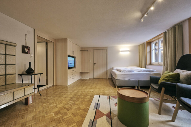 Großes Wohnhaus mit zwei Wohnungen zu verkaufen