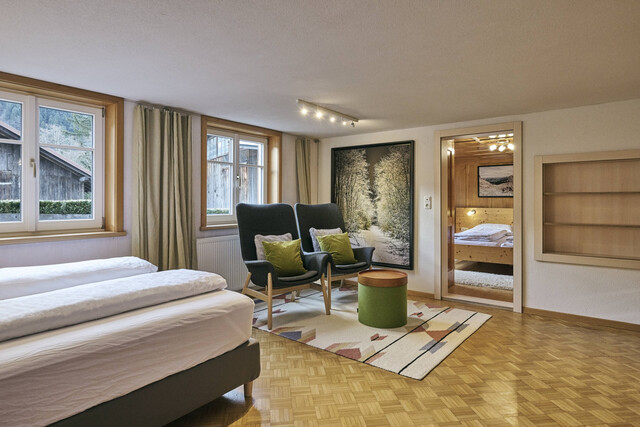 Großes Wohnhaus mit zwei Wohnungen zu verkaufen