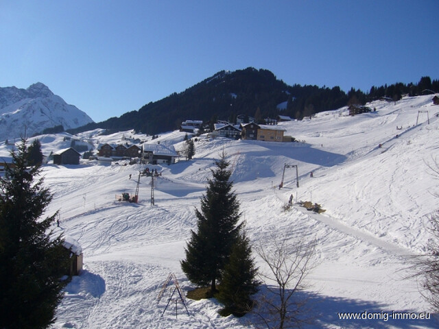 Top Touristenlage im Kleinwalsertal. In diesem Hotel können Sie vom Bett direkt auf den Berg/Piste.