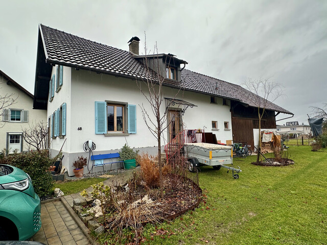 Großzügiges Wohnhaus mit großer Tenne mitten in Gisingen