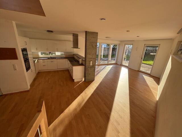 Neuwertiges familienfreundliches Einfamilienhaus in der Kummenbergregion mit Doppelgarage