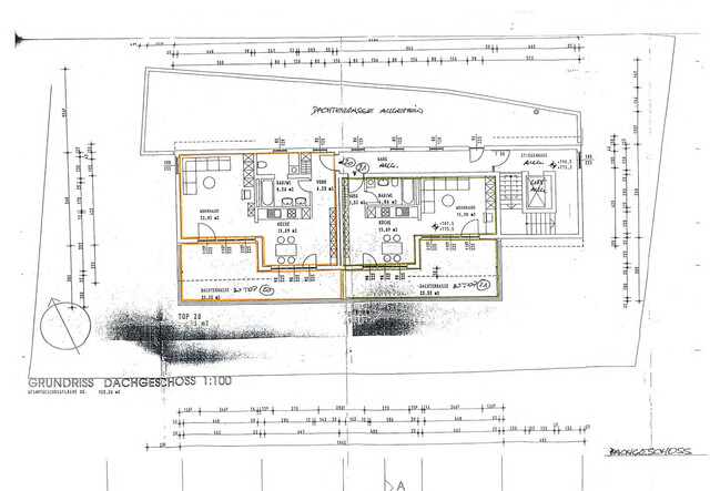 Mehrparteienhaus mit 21 Wohnungen, 1 Büro und Tiefgarage