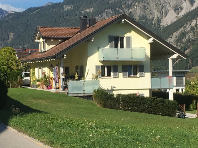 Wohnen mit Bergblick: Großzügige 2-Zimmer-Gartenwohnung in Vandans zu vermieten!
