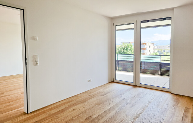 Neubau! Hochwertig ausgestattete 4-Zimmer-Wohnung im Grünen mit großer Süd-West-Terrasse