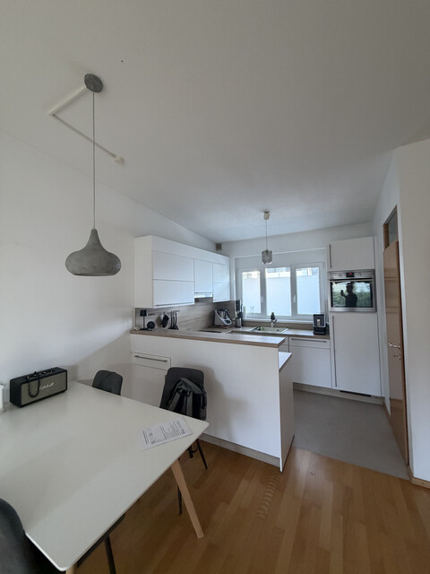 Sehr helle & kuschelige 2 Zimmer Dachgeschosswohnung mit Terrasse, Grenznähe! 