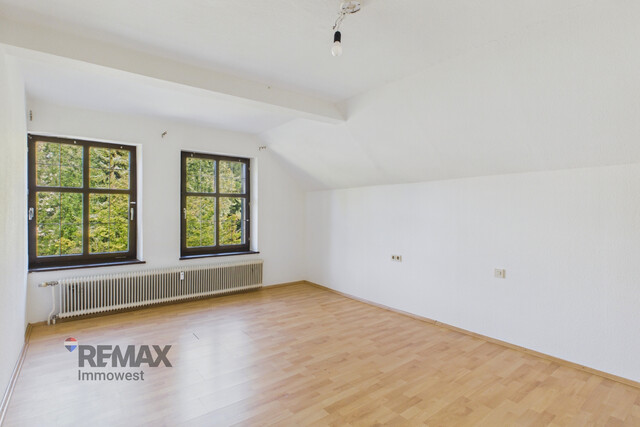 Einziehen und wohlfühlen – gepflegte Dachgeschosswohnung mit Altbauflair