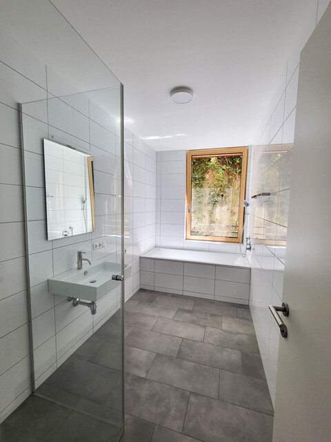 Hochwertige Gartenwohnung in Neubau (2023)