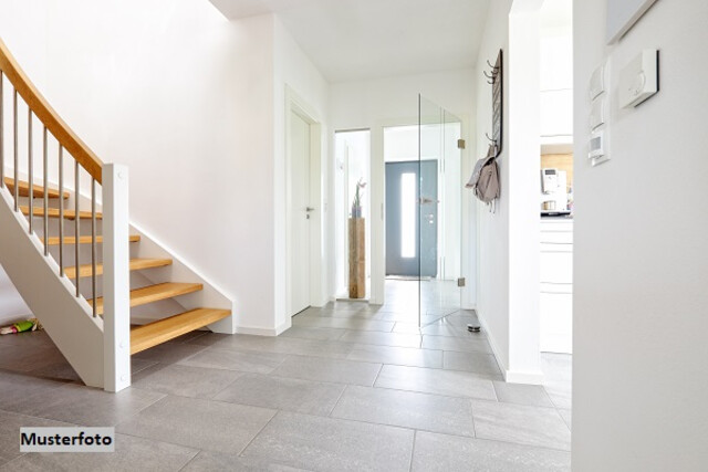 Neuwertige Maisonette-Wohnung mit Garten, Terrasse & Carport