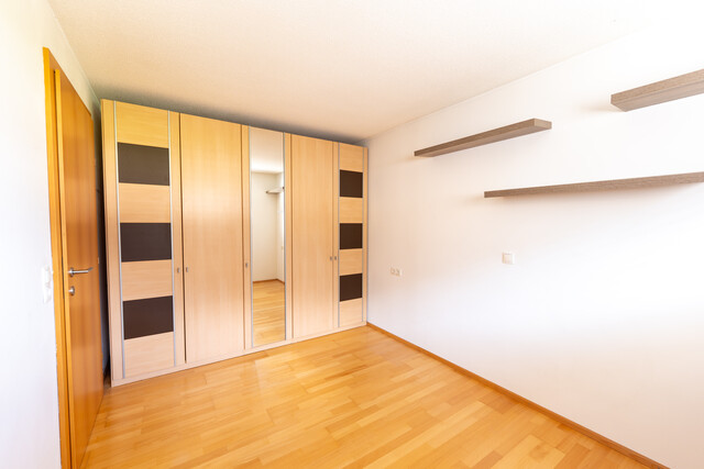 Helle, teilmöblierte 2-Zimmer Wohnung mit Balkon - zentral & ruhig gelegen | Ab sofort verfügbar