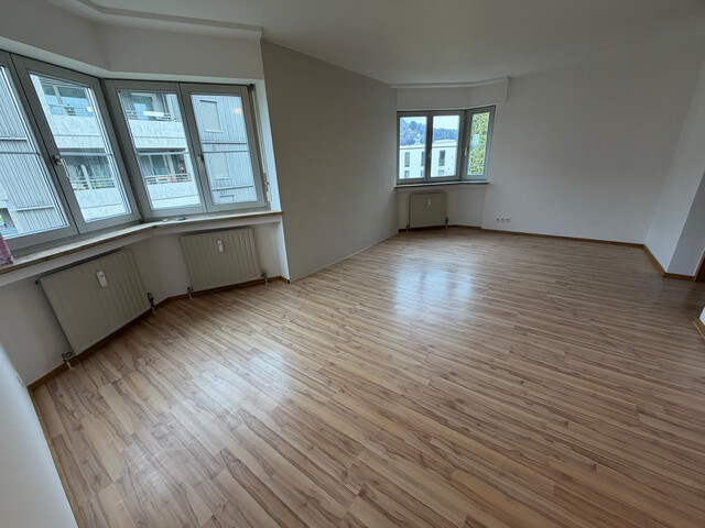 Grosszügige 2-Zi-Wohnung im 2ten Stock zu verkaufen!