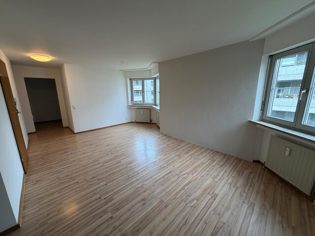 Grosszügige 2-Zi-Wohnung im 2ten Stock zu verkaufen!