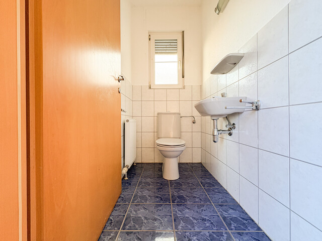 Renovierungsbedürftiges Einfamilienhaus mit Potenzial in sonniger Lage