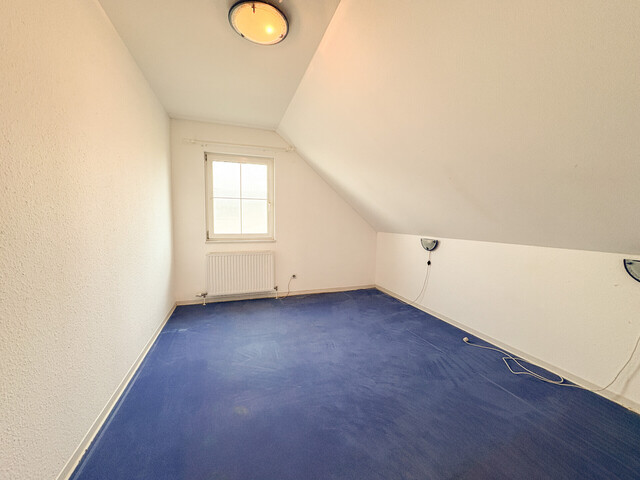 Renovierungsbedürftiges Einfamilienhaus mit Potenzial in sonniger Lage