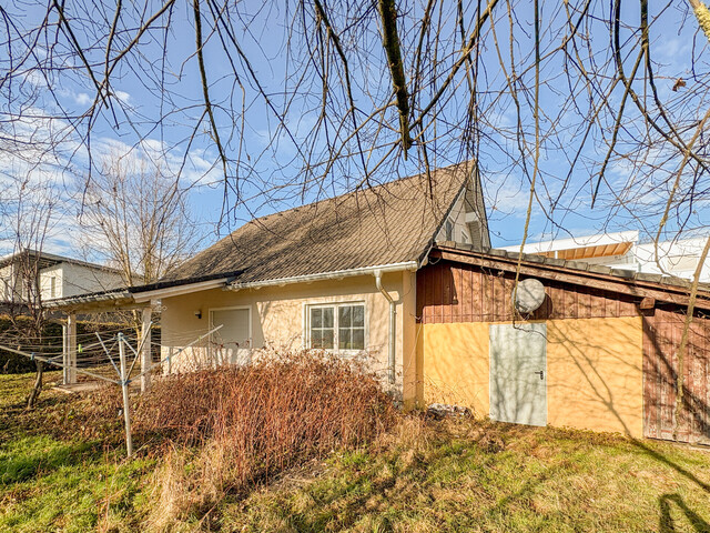 Renovierungsbedürftiges Einfamilienhaus mit Potenzial in sonniger Lage