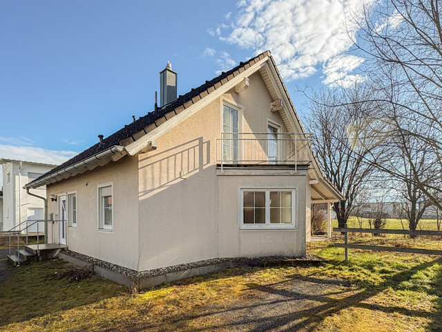 Renovierungsbedürftiges Einfamilienhaus mit Potenzial in sonniger Lage