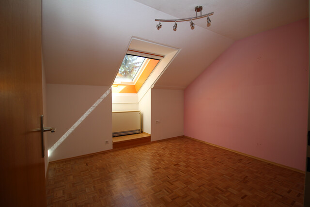 Bestens eingeteile 4 Zimmer-Dachgeschoßwohnung  inkl. Tiefgarage - provisionsfrei