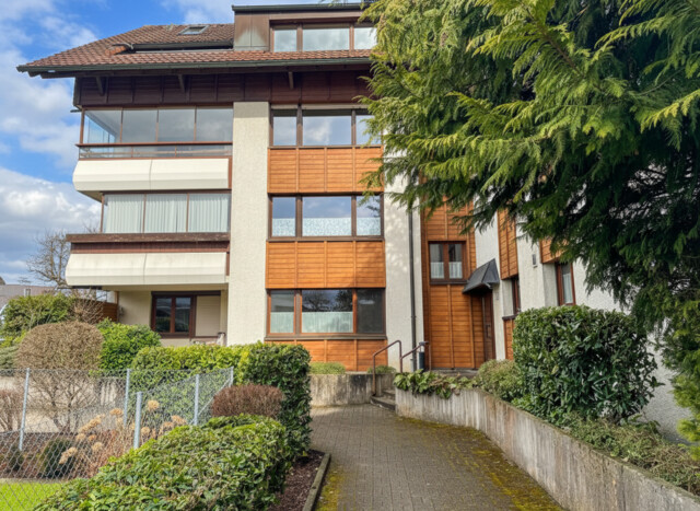 Geräumige 4,5-Zimmer-Wohnung mit großem Balkon & Tiefgarage 