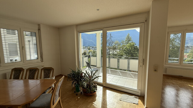 4,5-Zimmer-Wohnung mit Balkon in Grünlage - provisonsfrei