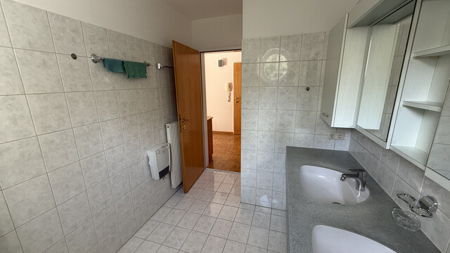 4,5-Zimmer-Wohnung mit Balkon in Grünlage - provisonsfrei