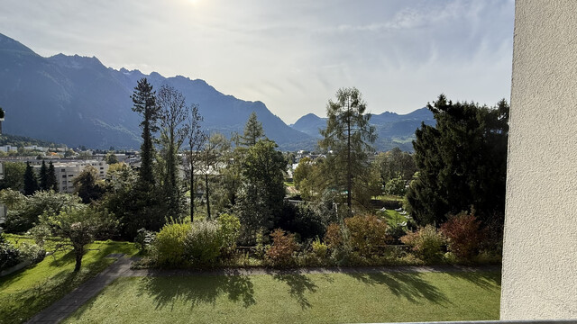 4,5-Zimmer-Wohnung mit Balkon in Grünlage - provisonsfrei