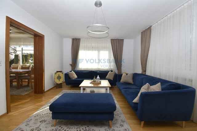 Toll aufgeteilte und lichtdurchflutete Wohnung in Hohenems!