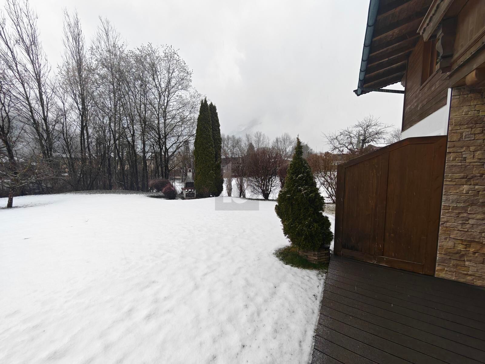 SONNIG UND ZENTRAL, PERFEKTES GRUNDSTÜCK ZUR VERWIRKLICHUNG DES EIGENEN WOHNTRAUMS!