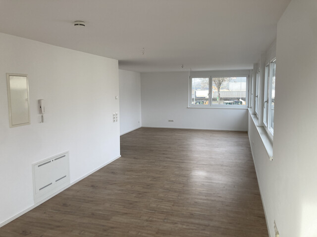 neuwertiges Büro am Orteingang von Lauterach