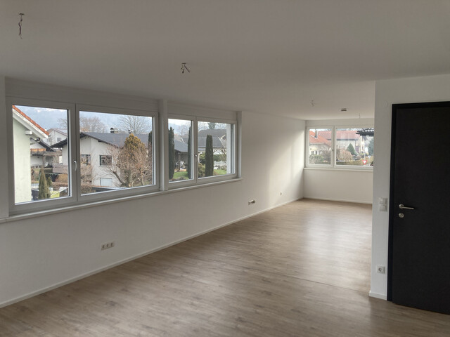 neuwertiges Büro am Orteingang von Lauterach