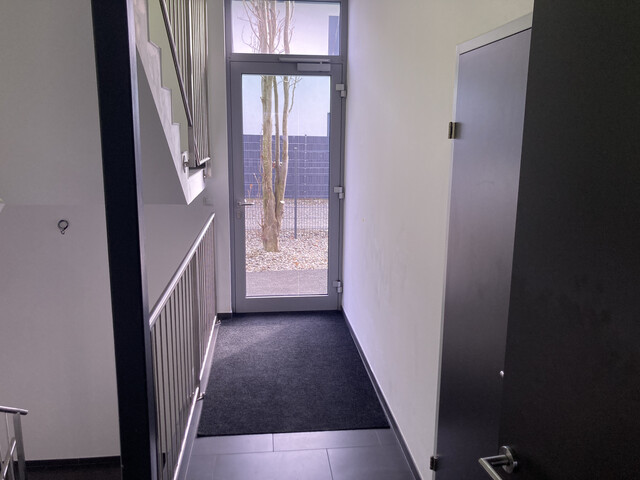 neuwertiges Büro am Orteingang von Lauterach