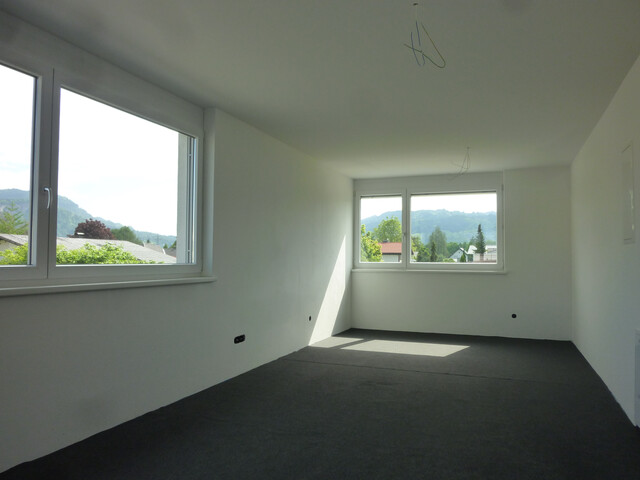 neuwertiges Büro am Orteingang von Lauterach