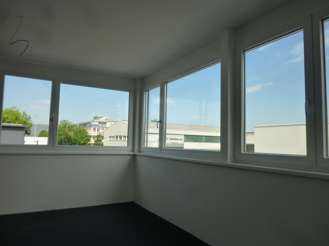 neuwertiges Büro am Orteingang von Lauterach